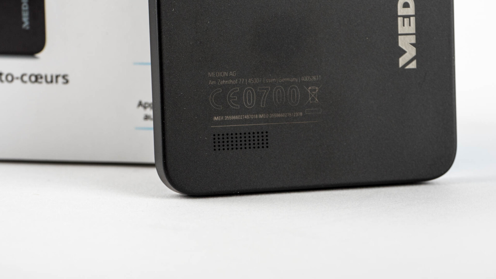 In Sachen Design ist das Medion Life X5001 kein Leckerbissen. Ohne den Medion-Schriftzug wäre es kaum von anderen Smartphones zu unterscheiden.