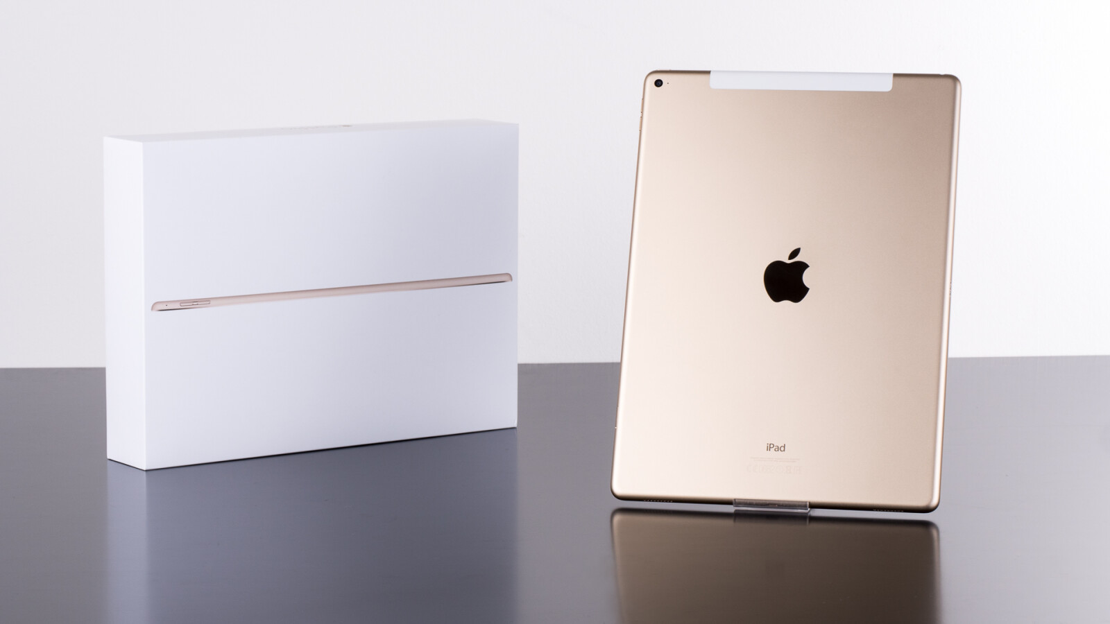 Neben Gold stehen noch Silber und Grau als Gehäusefarbe zur Wahl.