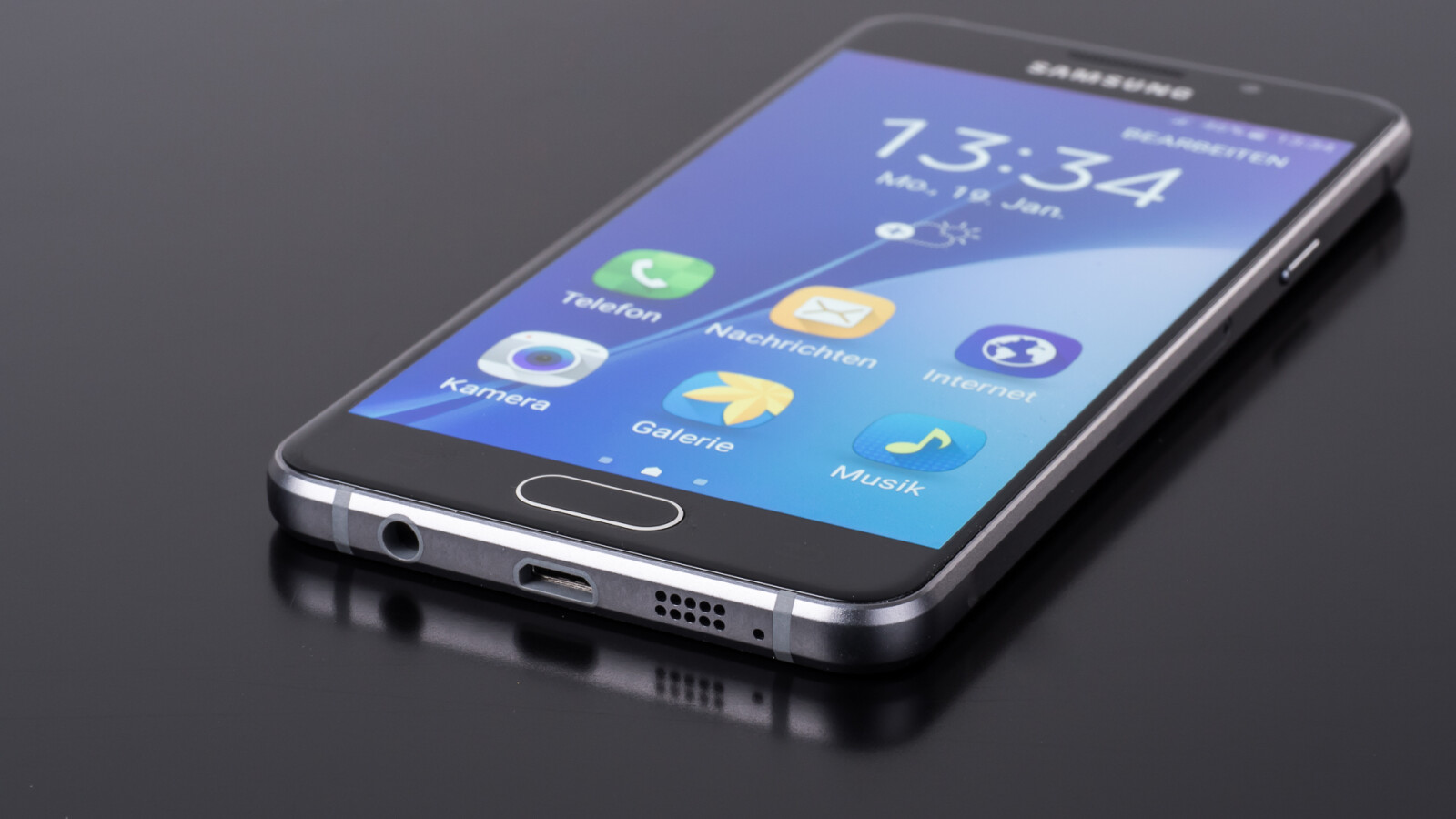 Das Samsung Galaxy A3 (2016) bietet ein HD-Display.