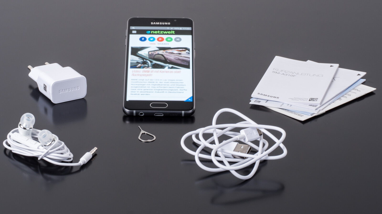 Der Lieferumfang des Galaxy A3 (2016) im Überblick.