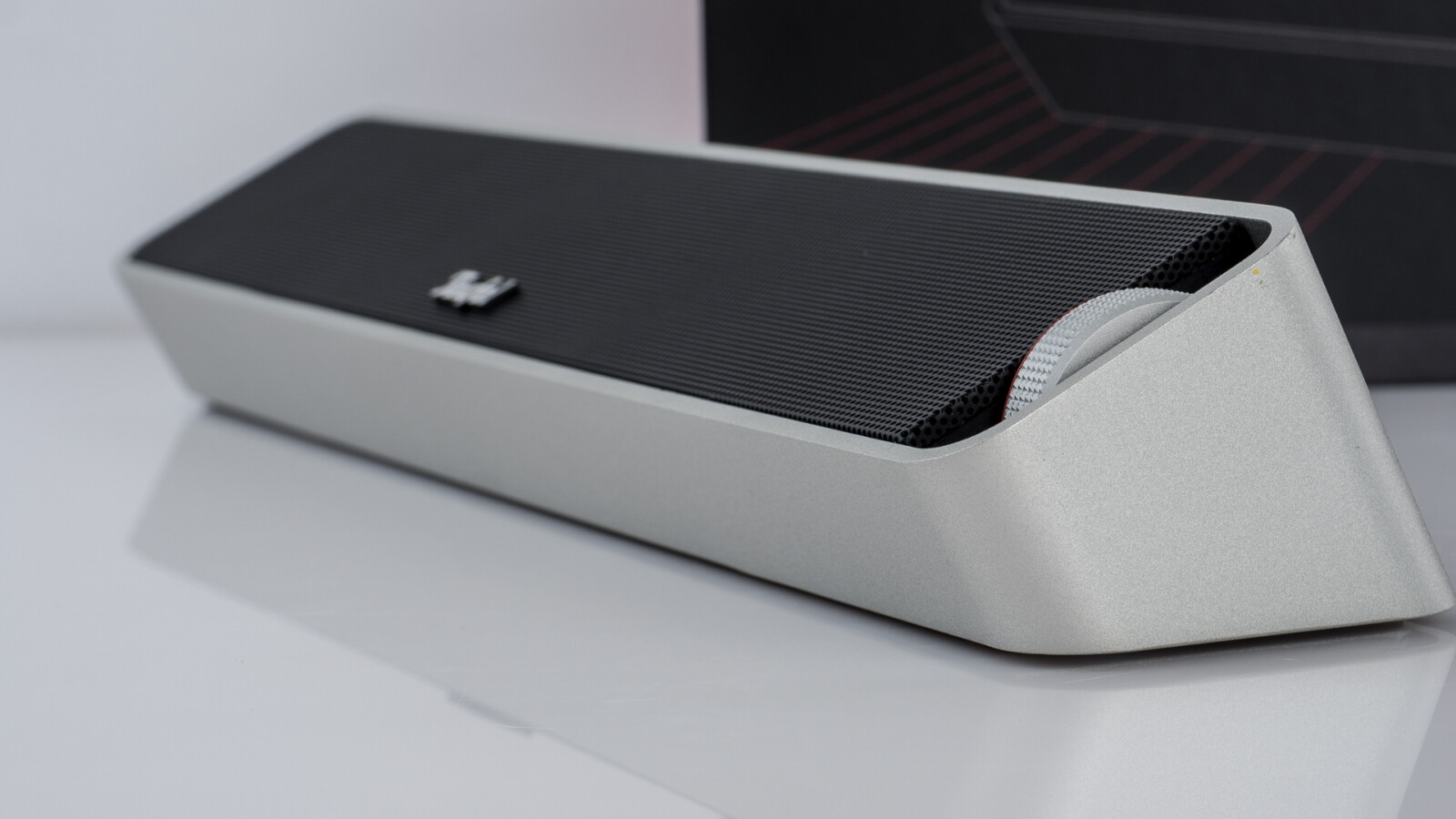 Hinter dem Drahtgeflecht finden sich ...