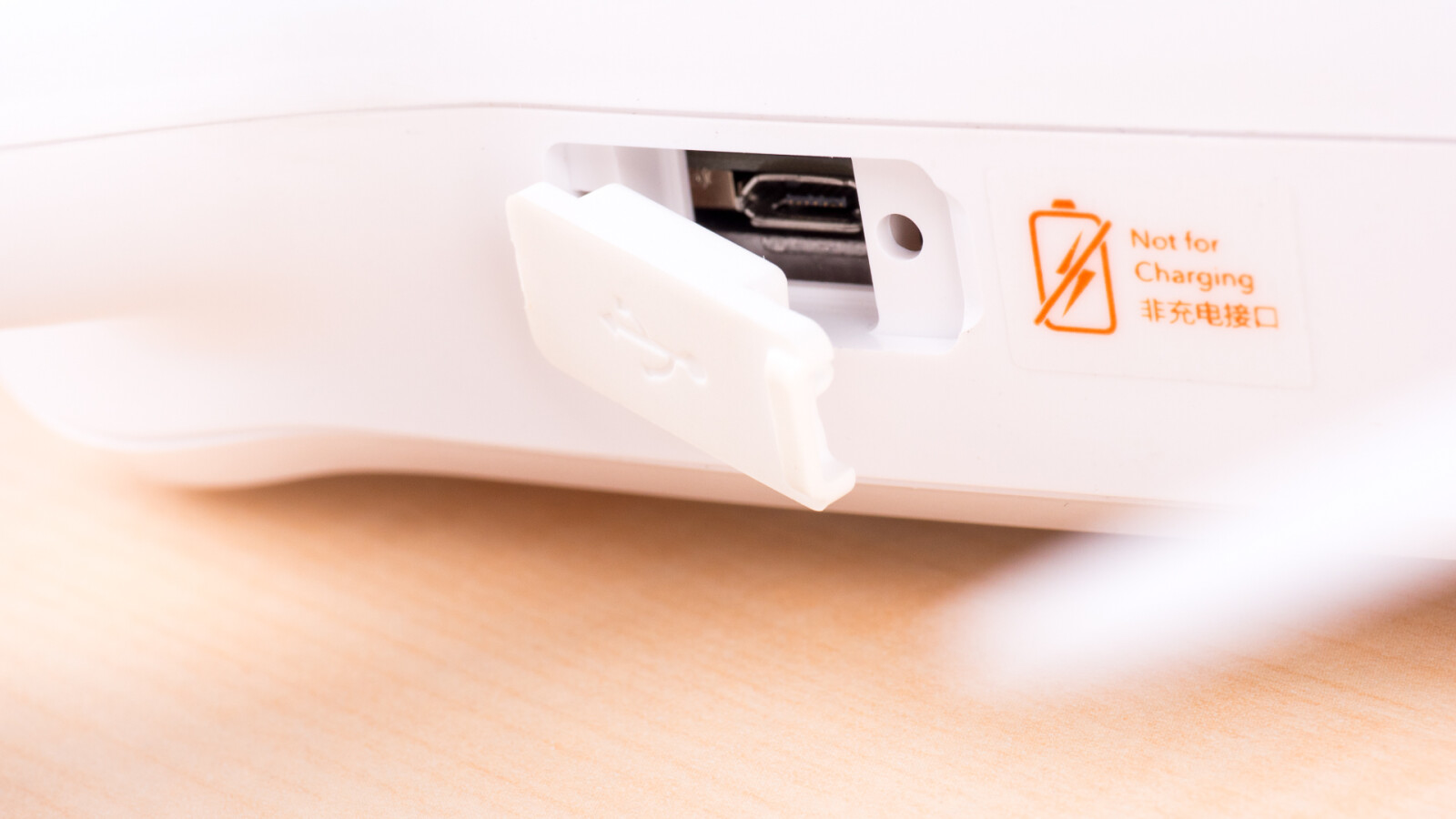 Fotos und Bilder könnt ihr per USB-Kabel auf den Rechner ziehen oder sie direkt von eurem Smartphone herunterladen.