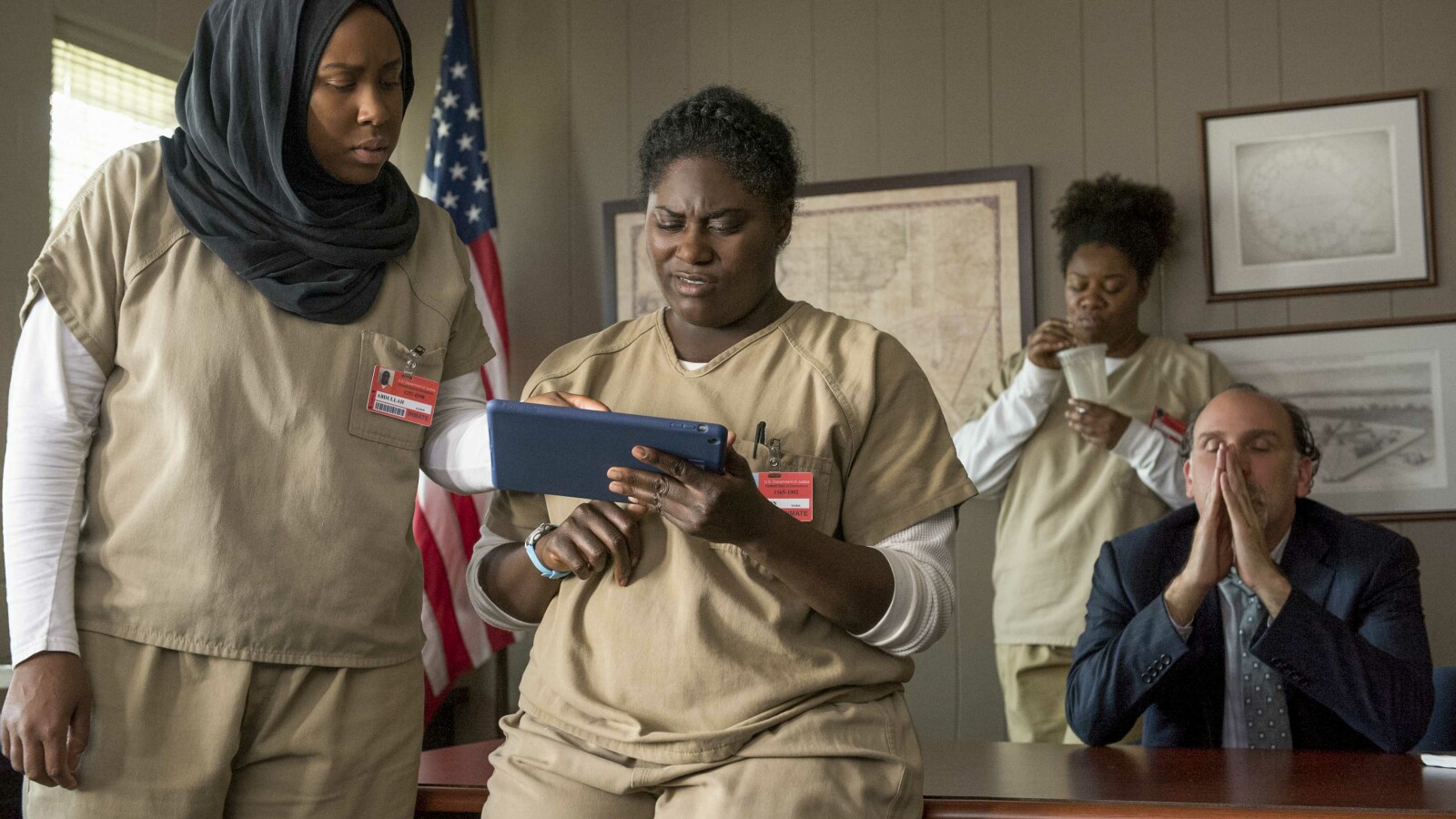 Orange Is The New Black - Staffel 5: Nach dem Tod von Poussey Washington, gehen die Insassinnen auf die Barrikaden.