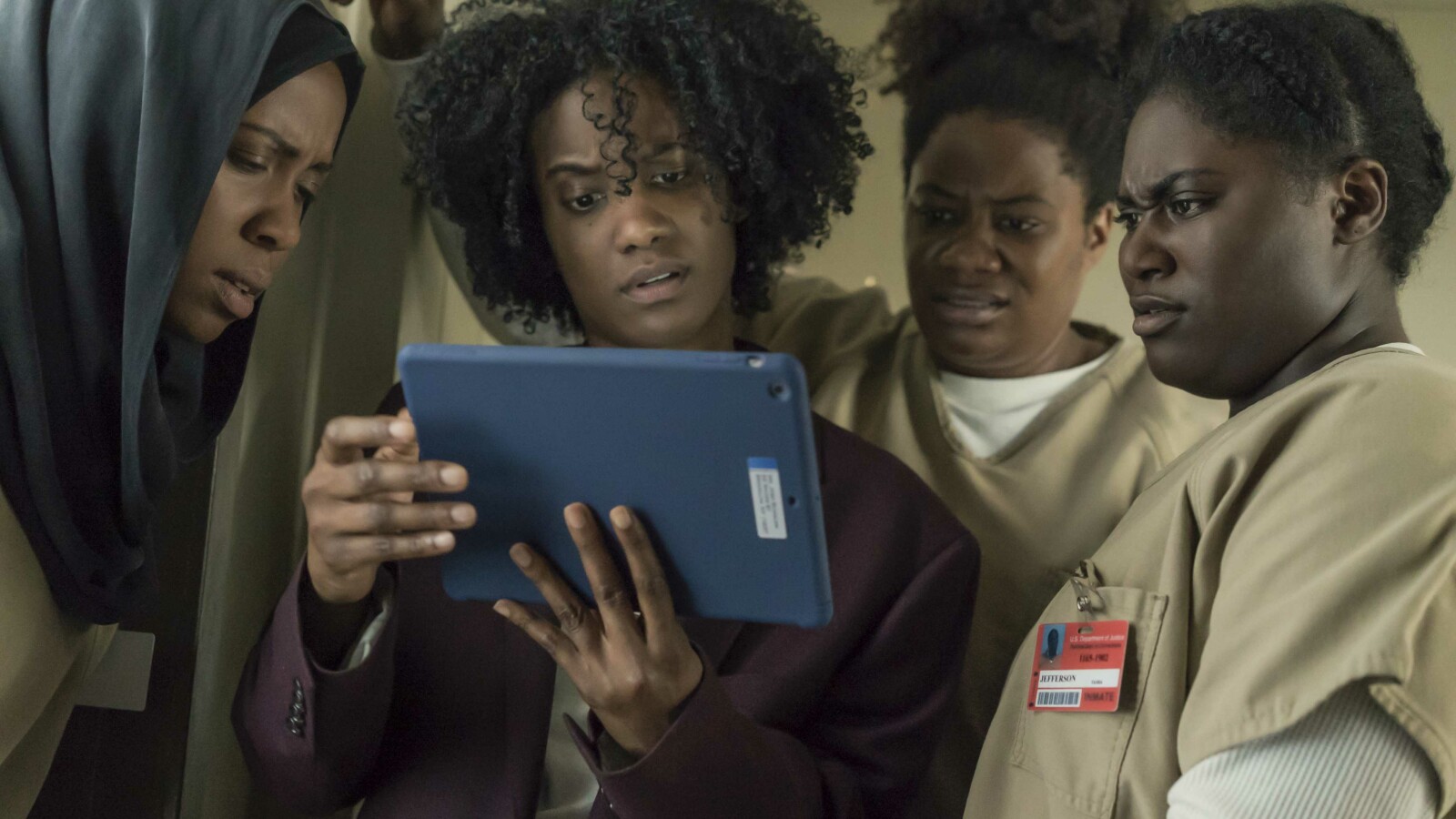 Orange Is The New Black - Staffel 5: Nach dem Tod von Poussey Washington, gehen die Insassinnen auf die Barrikaden.