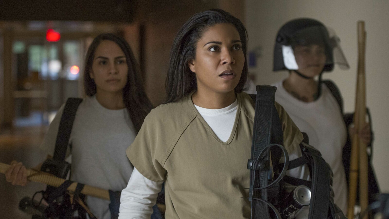 Orange Is The New Black - Staffel 5: Nach dem Tod von Poussey Washington, gehen die Insassinnen auf die Barrikaden.
