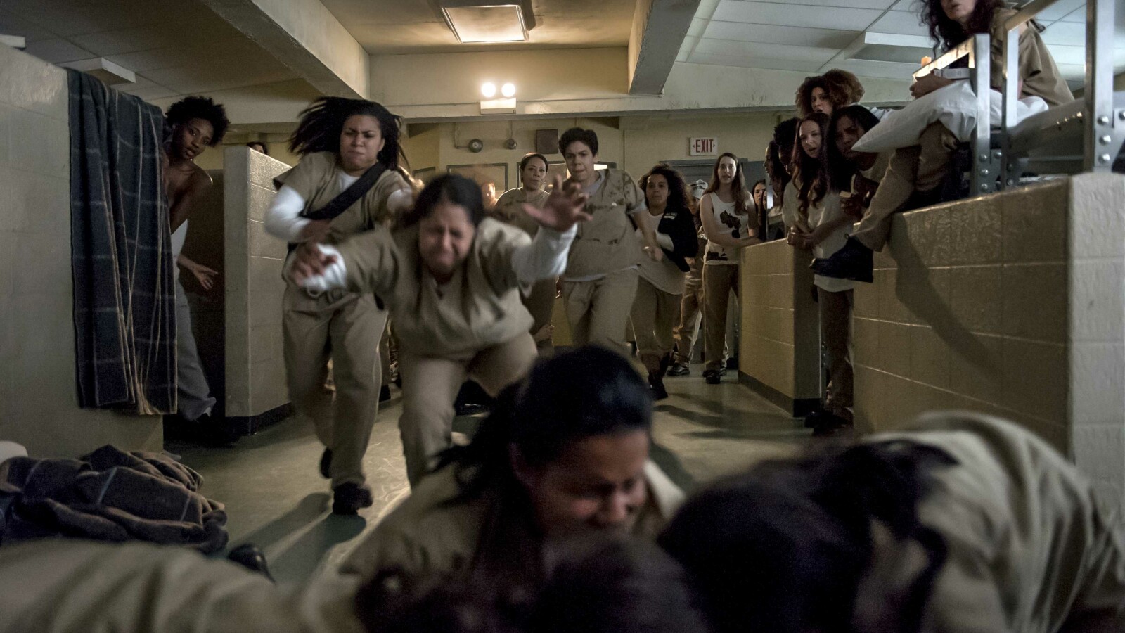 Orange Is The New Black - Staffel 5: Nach dem Tod von Poussey Washington, gehen die Insassinnen auf die Barrikaden.