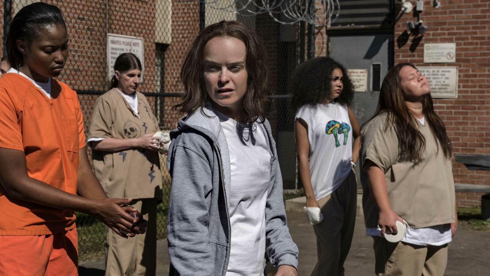 Orange Is The New Black - Staffel 5: Nach dem Tod von Poussey Washington, gehen die Insassinnen auf die Barrikaden.