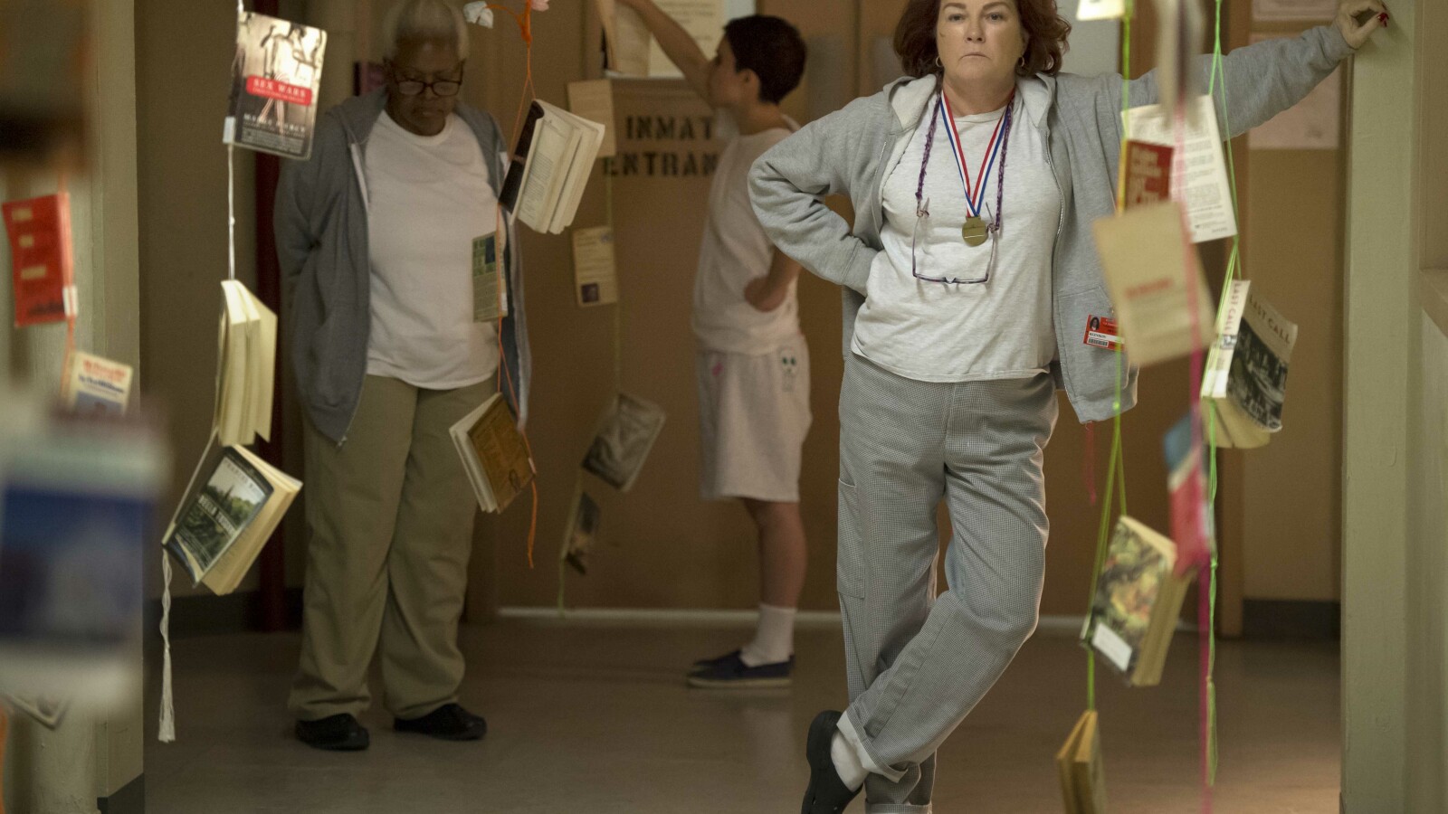 Orange Is The New Black - Staffel 5: Nach dem Tod von Poussey Washington, gehen die Insassinnen auf die Barrikaden.