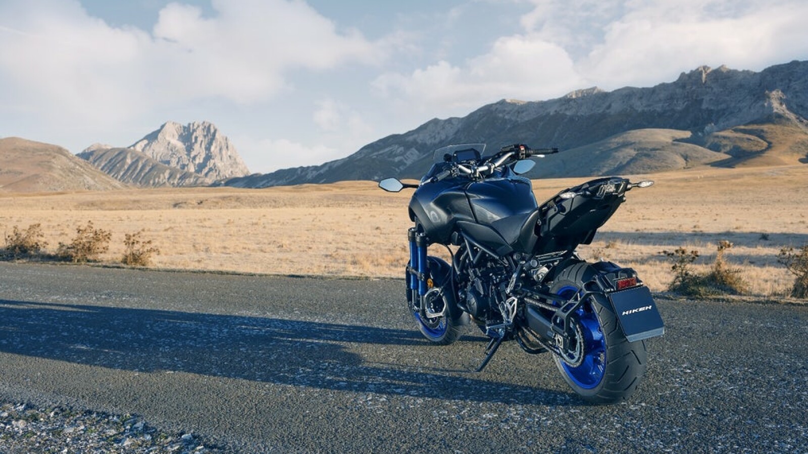 Sieht schon ein wenig komisch aus, der neue Yamaha Niken. Wie ein wilder ...