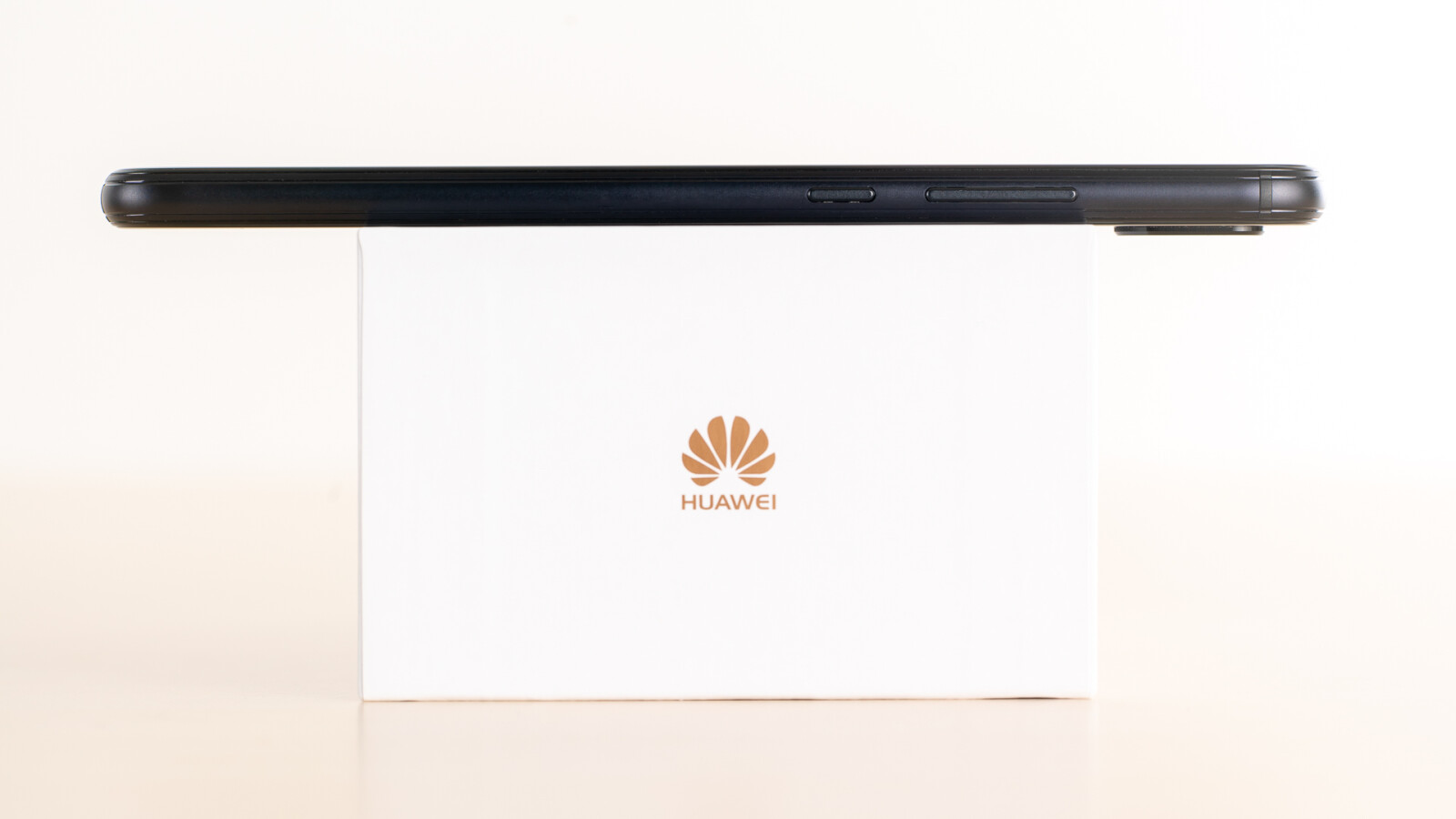 Die Buttons könnte Huawei beim P20 Lite einen Tick tiefer platzieren.