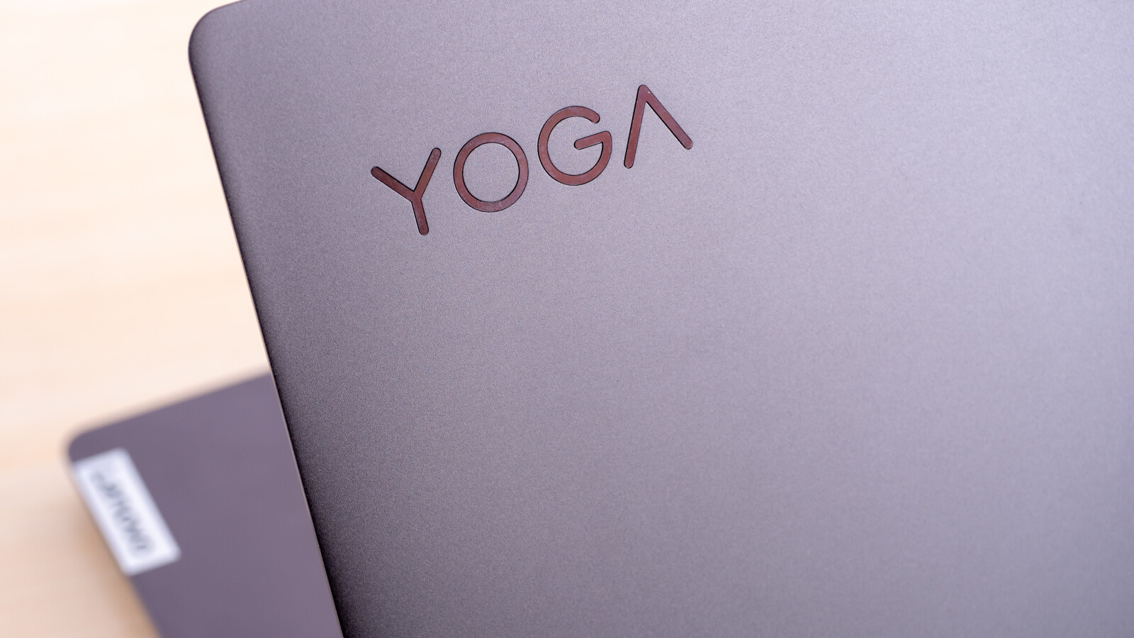 Das Lenovo Yoga S940 ist wider Erwarten kein Convertible.
