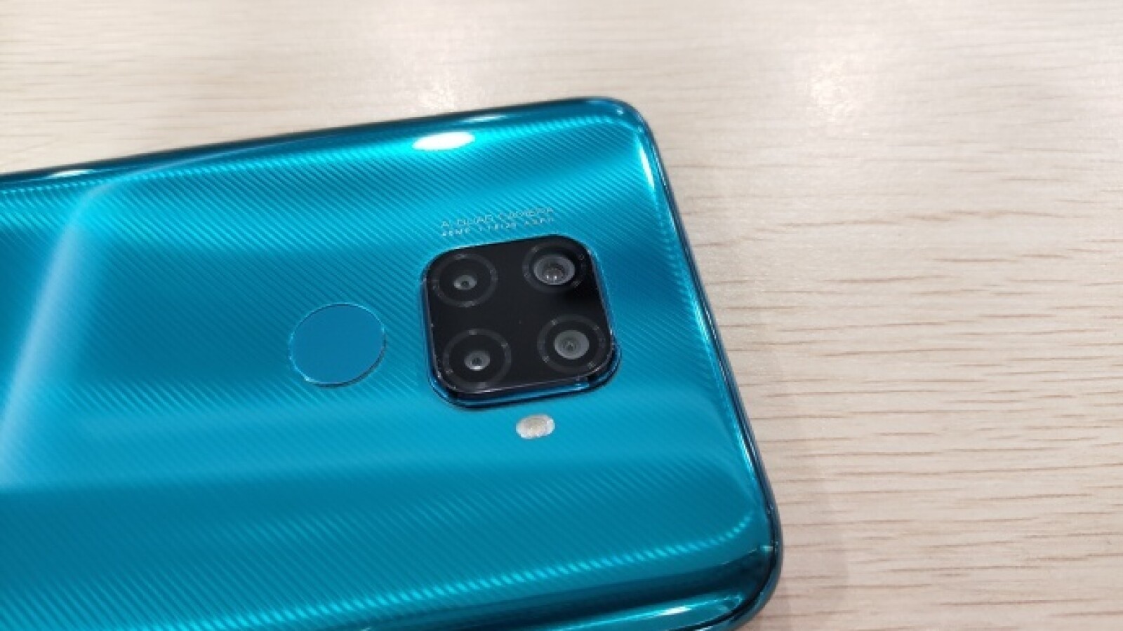 Auch das Mate 30 lite bietet eine Quad-Kamera auf der Rückseite.