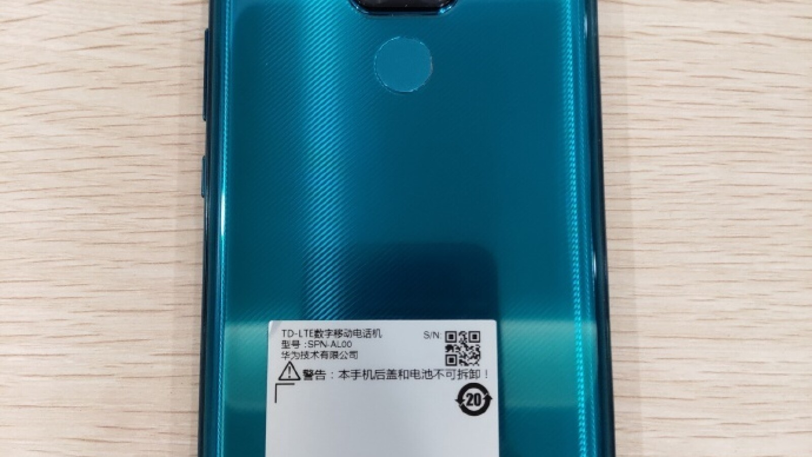 Optisch passt Huawei das Design der Lite-Variante an das des Pro-Modells an.