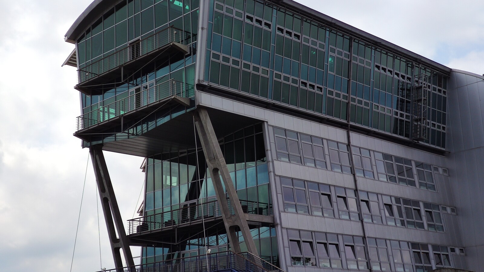 Xiaomi Mi 9T Pro: Rive-Gebäude (Telekamera)