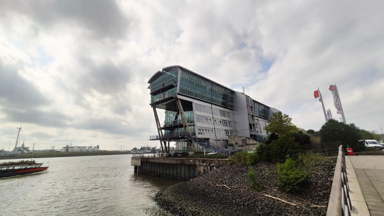 Xiaomi Mi 9T Pro: Rive-Gebäude (Weitwinkel)