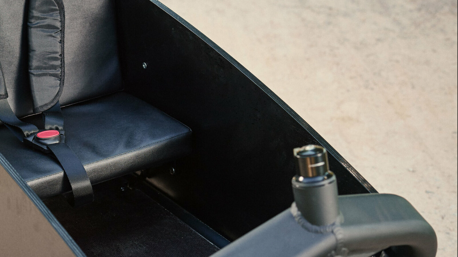 ... Sitzbank für Kinder gehört zum Lieferumfang.