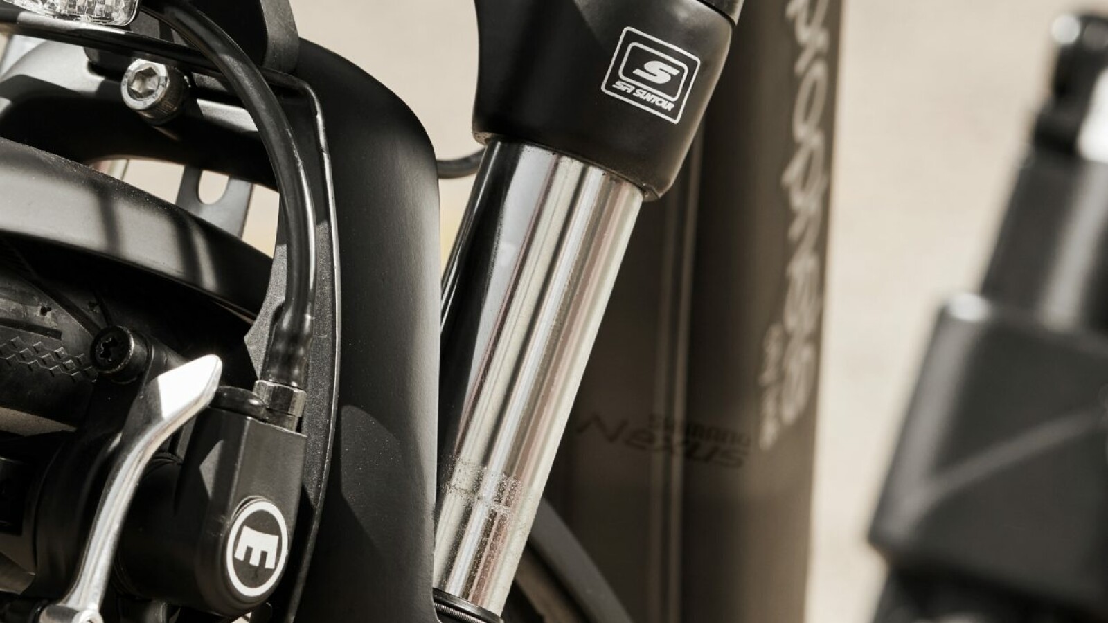 ... uns die Bremsen. Sie wirken zwar hydraulisch. Scheibenbremsen wären aber natürlich besser.