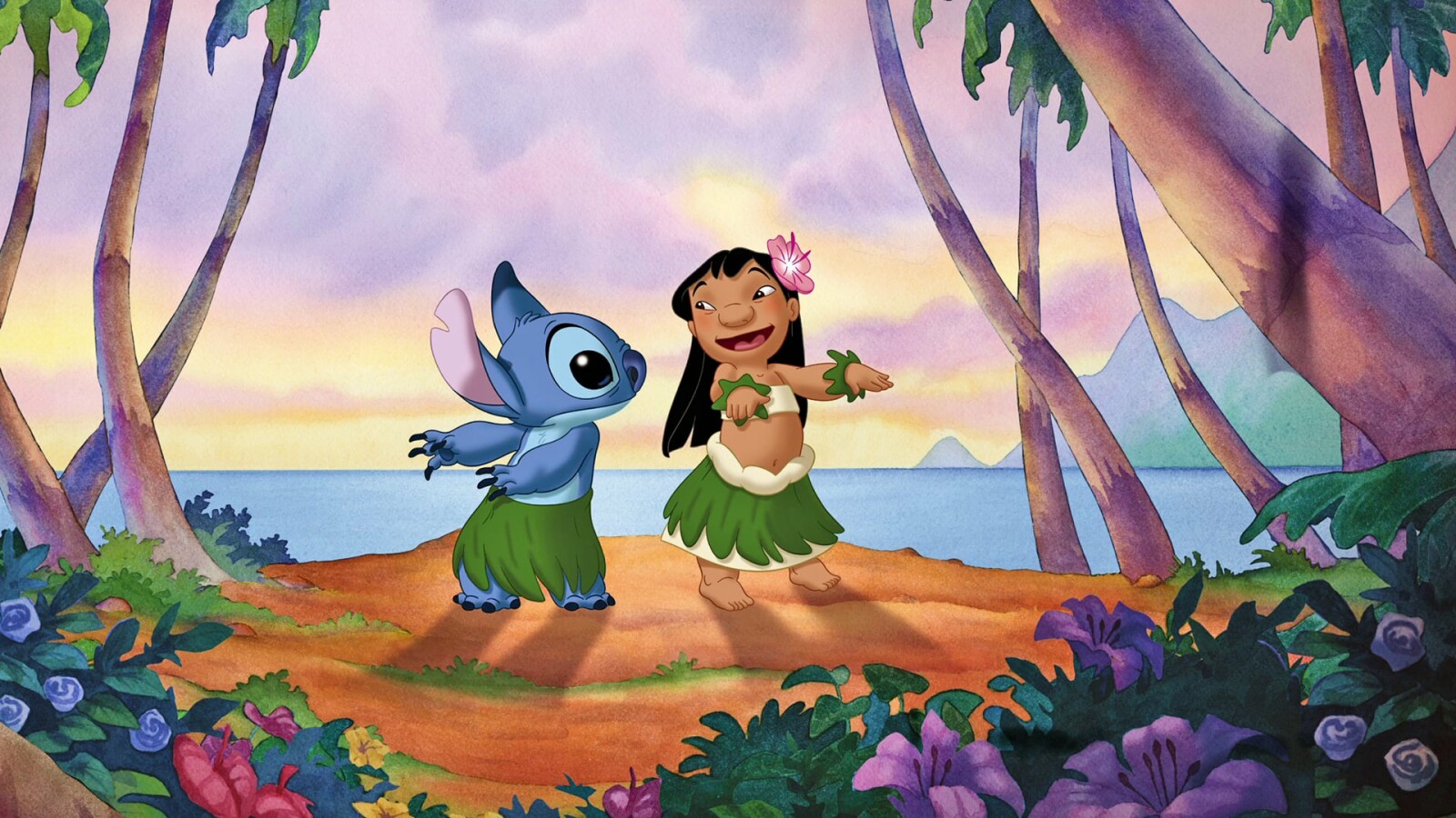 Mit "Lilo & Stitch" bringt Disney die Sonne Hawaiis in euer Wohnzimmer! Lilo wünscht sich einen Hund, adoptiert im Tierheim jedoch ein Alien, das auf der hawaiianischen Insel Kaua'i abgestürzt ist. Schnell merkt Lilo, dass es gar nicht so einfach ist, den störrischen Stitch zu erziehen, der eigentlich alles zerstören will, was ihm in die Quere kommt.