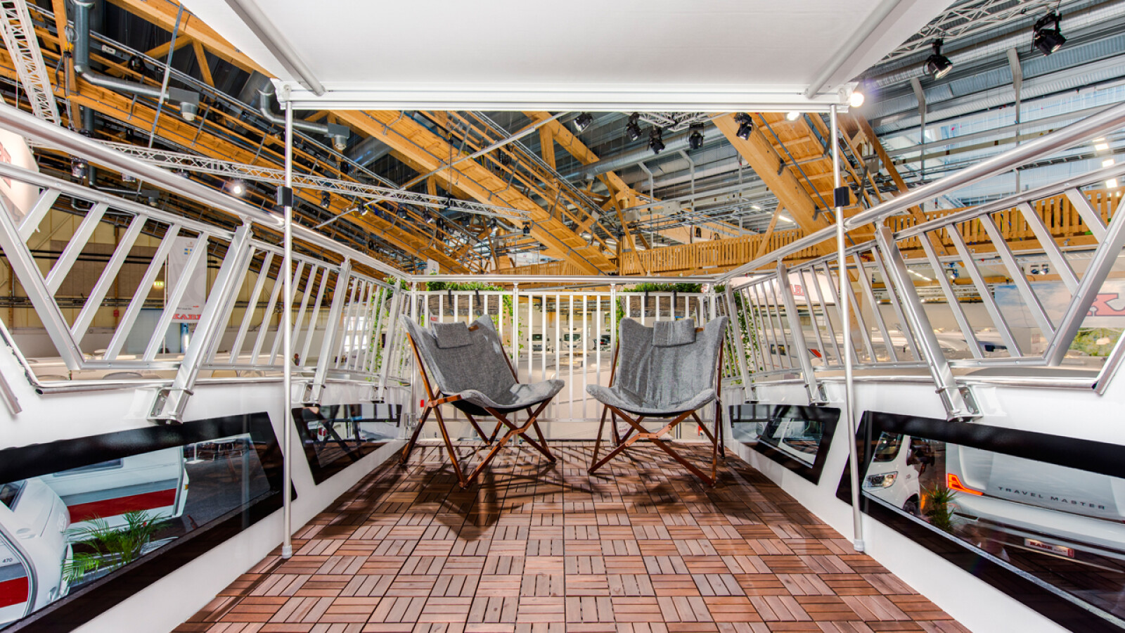 ... natürlich die riesige Dachterrasse.