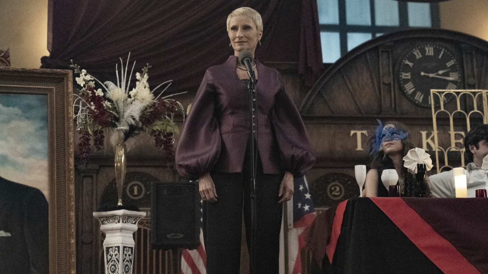 The Walking Dead Staffel 11: Pamela Milton hält eine Ansprache.