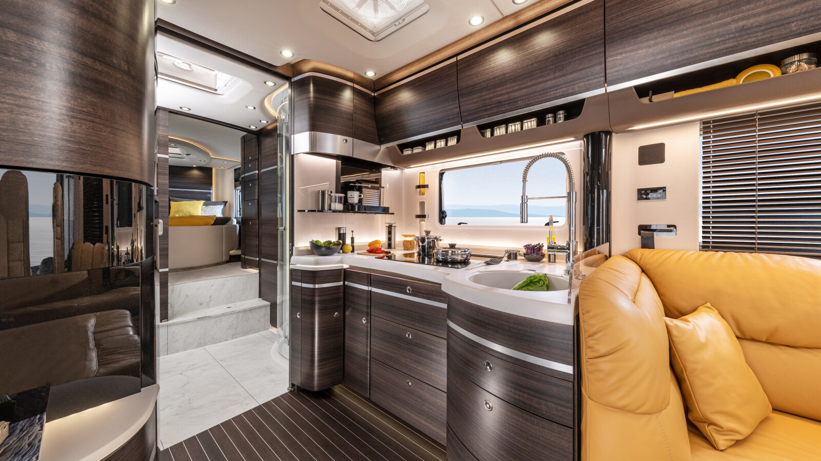 ... die Basis auf MB Atego weiter ...