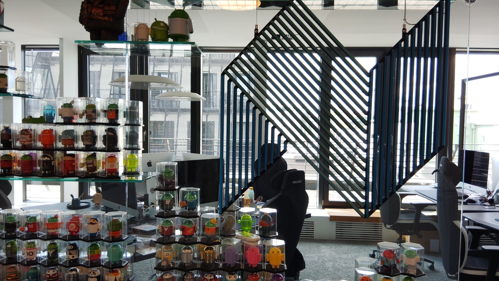 In Innenräumen nimmt die Qualität ab, geht aber für die Preisklasse noch in Ordnung.