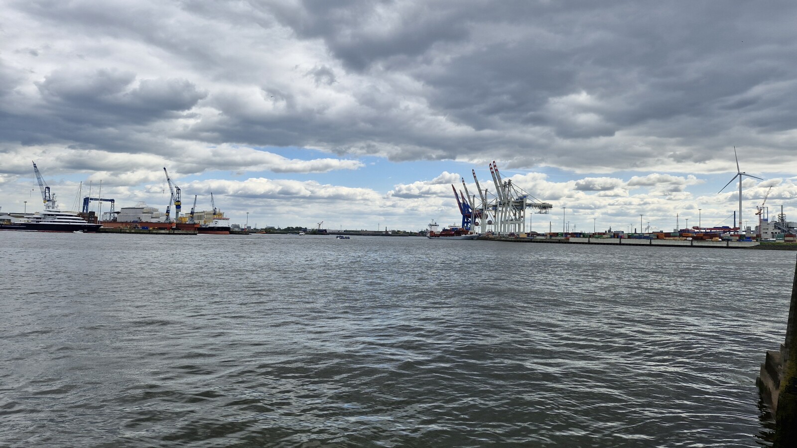 Aufnahme Hamburger Hafen: Hauptkamera