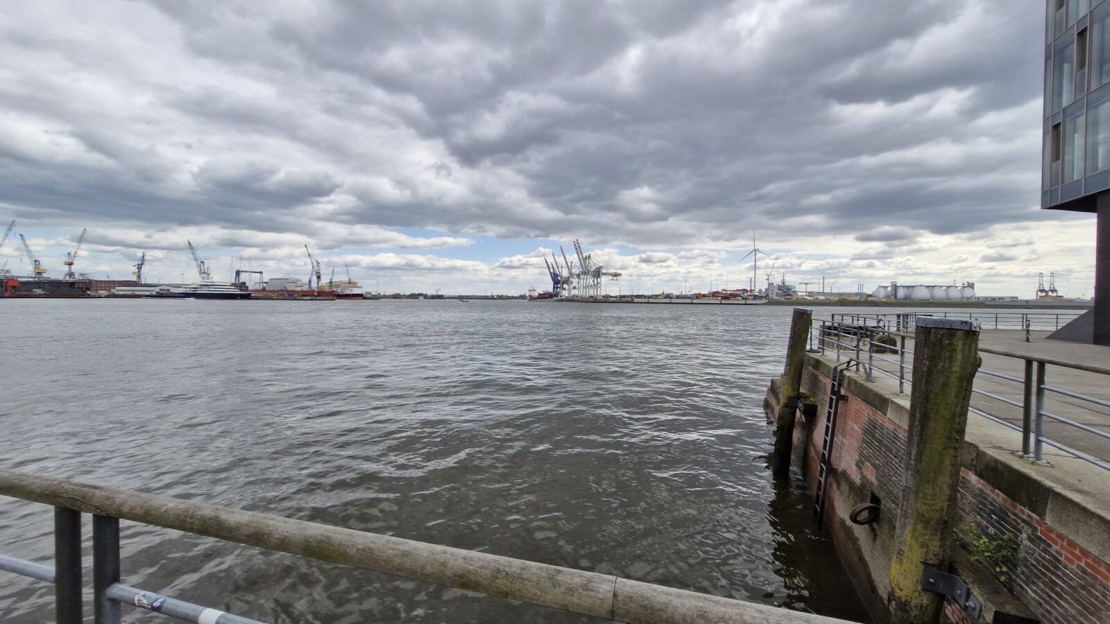 Aufnahme Hamburger Hafen: Ultraweitwinkel