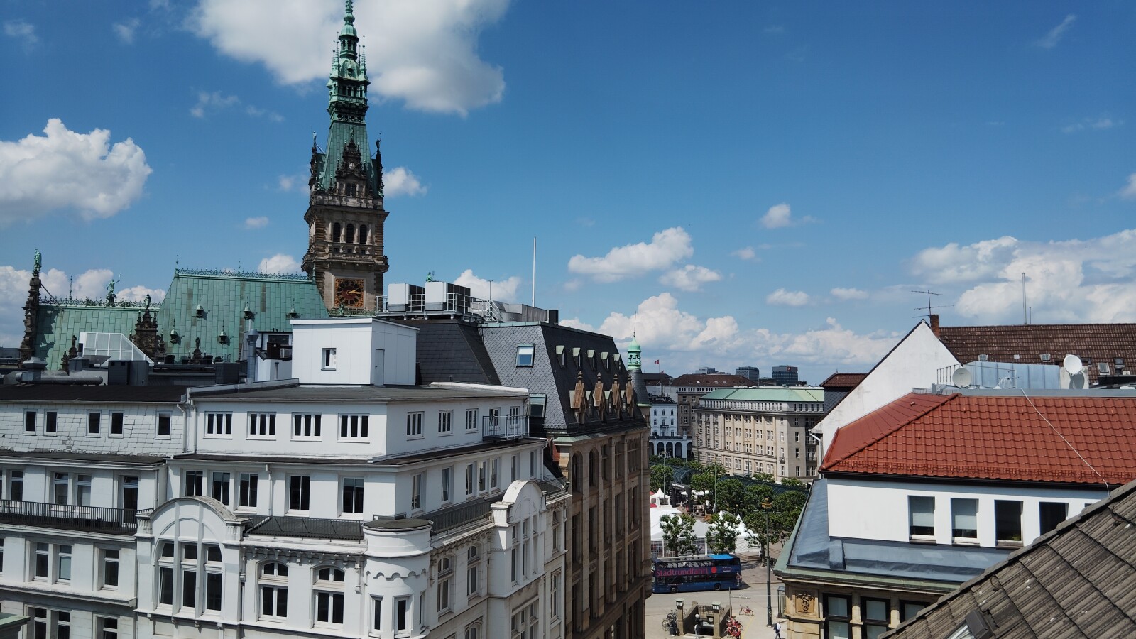 Bei Tageslicht macht die 50-Megapixel-Hauptkamera schöne Aufnahmen.