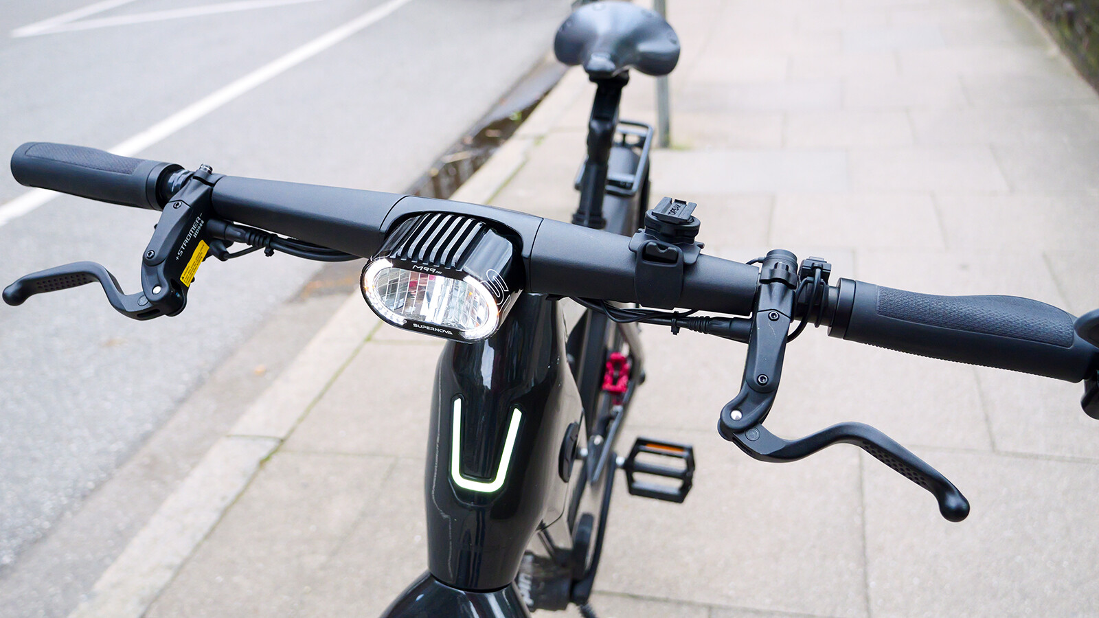 ... ST7 gefallen. Es bietet eine Fernlichtfunktion. Auch ein Tagfahrlicht gibt ...