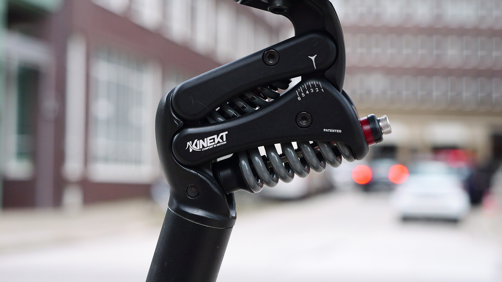 ... träge. Unser Testbike hat eine Sattelstütze mit Federung verbaut. Auch ...