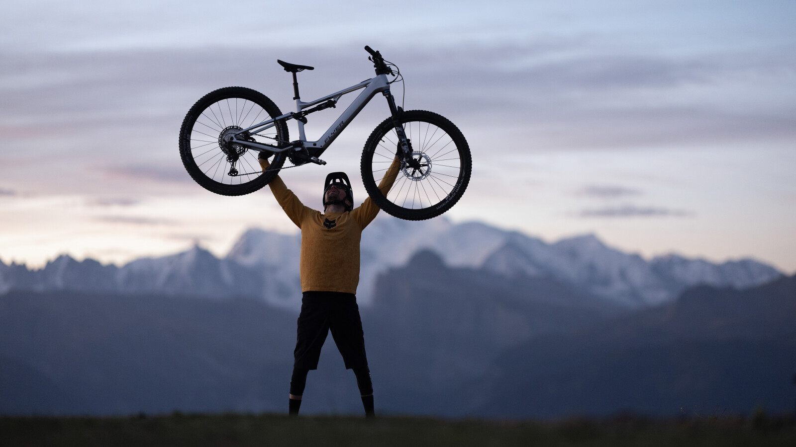 Mit einem Gewicht von nur ...