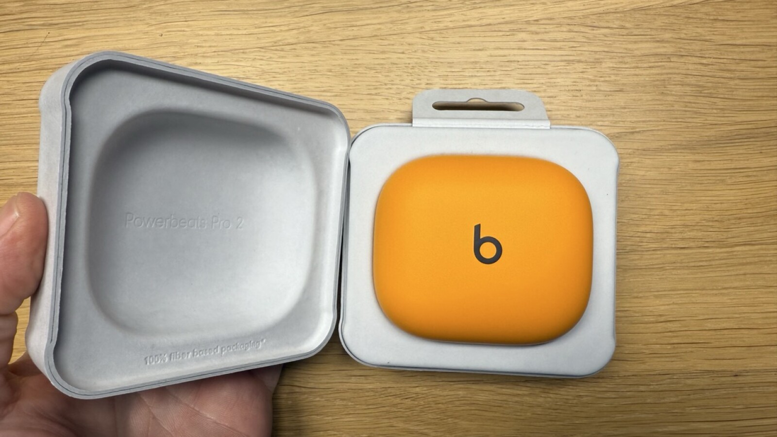 Das Orange strahlt aus der Verpackung