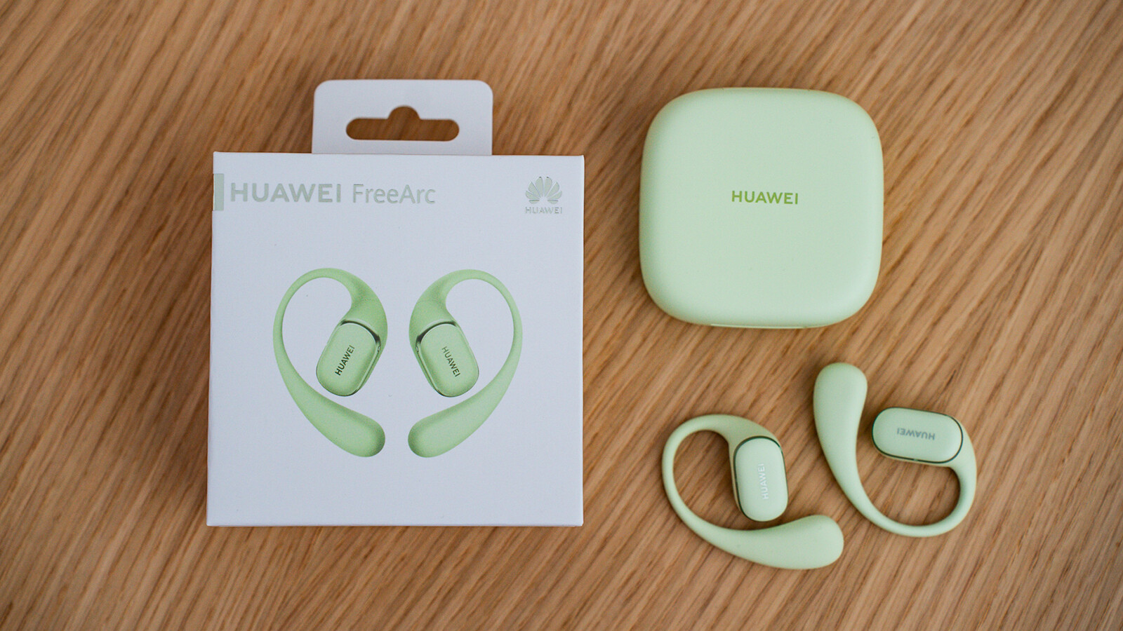 Die Verpackung wirkt schlicht und kompakt.