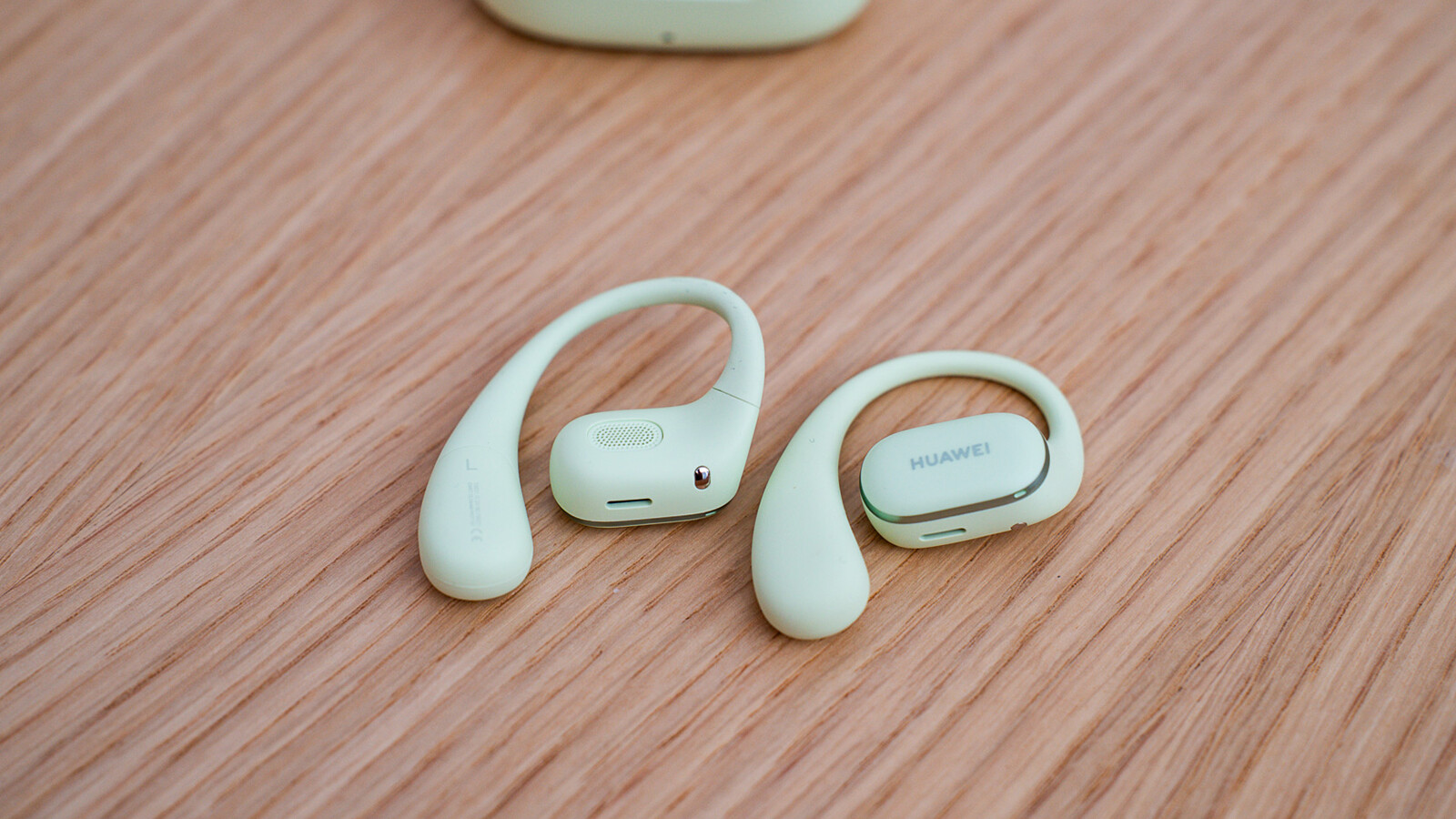 Die Beschreibung schlicht und vor allem leicht trifft es gut.