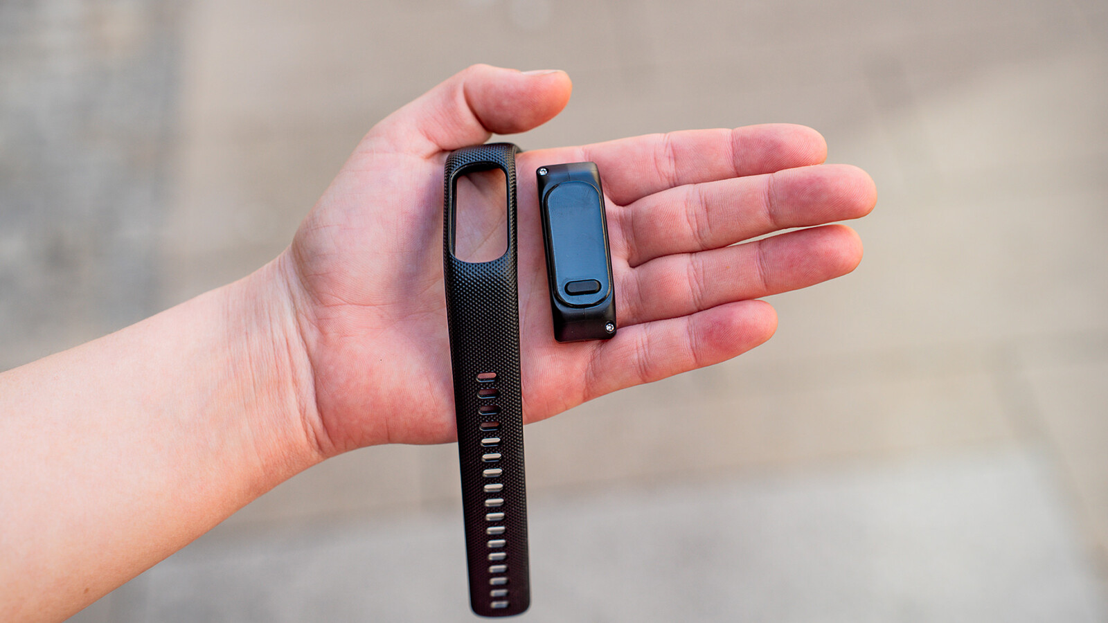 Ihr könnt keine schicken Armbänder mit dem Tracker verbinden.