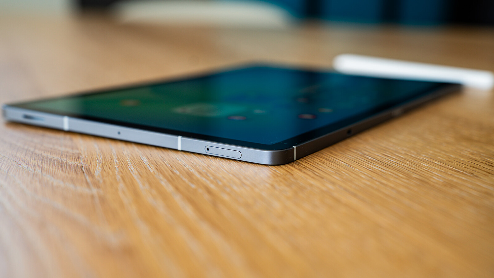 Der Speicher des Samsung Galaxy Tab S10 FE kann bei Bedarf per micro-SD-Karte erweitert werden.