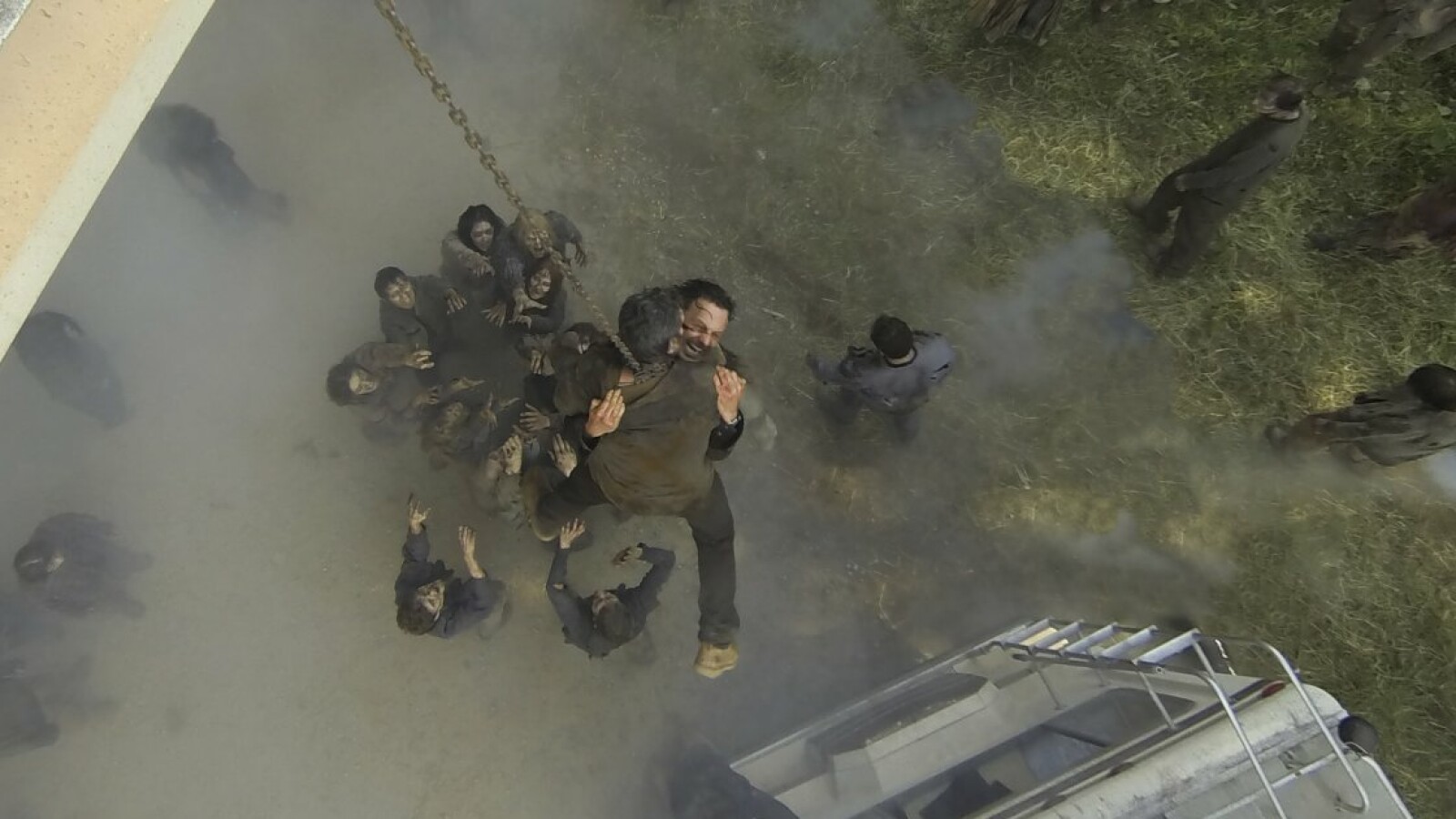 Und sich zurück ins Wohnmobil kämpfen.