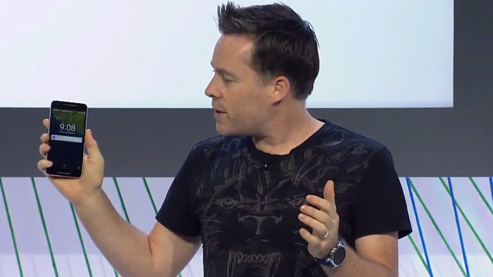 Das Nexus 6P wird von Huawei gefertigt. Es ist das erste Nexus-Smartphone mi Metallgehäuse.