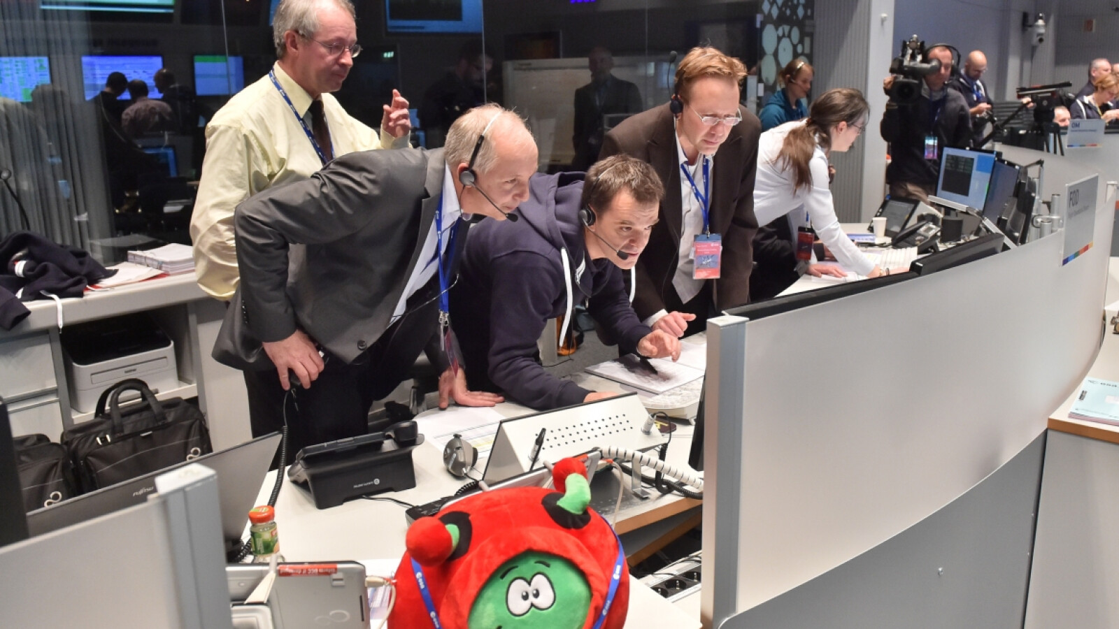 Auf der Erde vernimmt die Europäische Weltraumorganisation das Landesignal Philaes. (Bild: ESA / J. Mai)