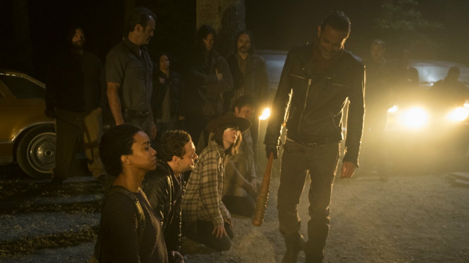 Negan macht es Spaß die Gruppe zu quälen.