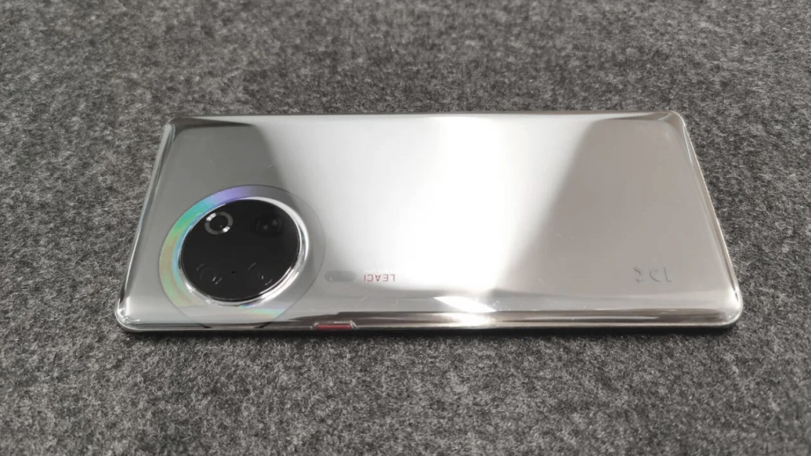 Handelt es sich hierbei um einen Huawei P50-Prototypen? Vieles spricht eher für einen Fake.