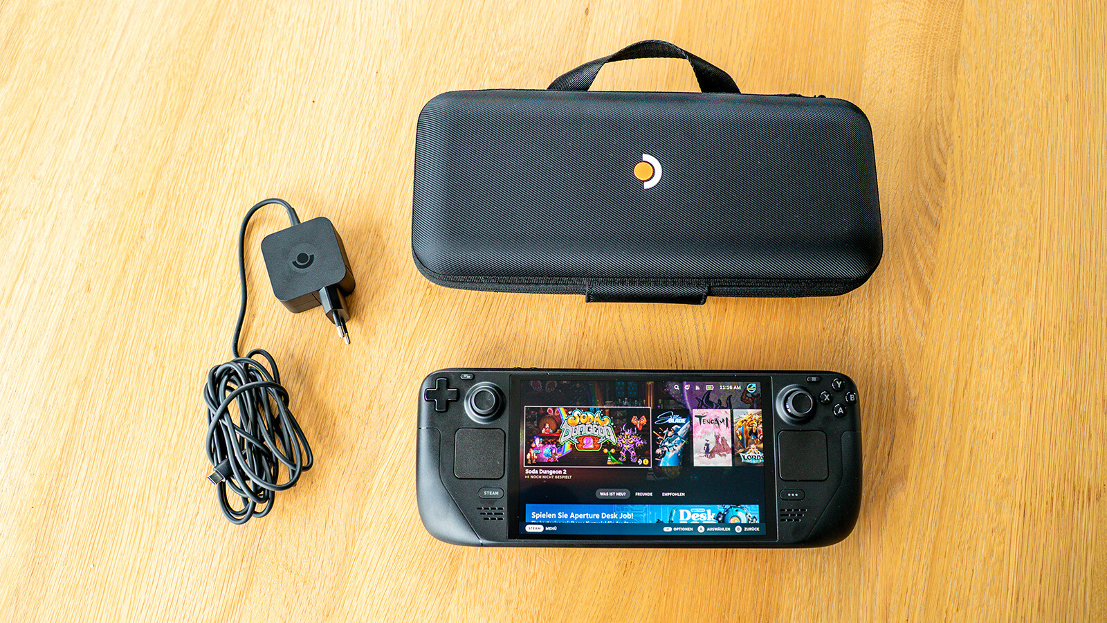 Valve liefert das Steam Deck mit Netzteil und mit einer Tasche aus.