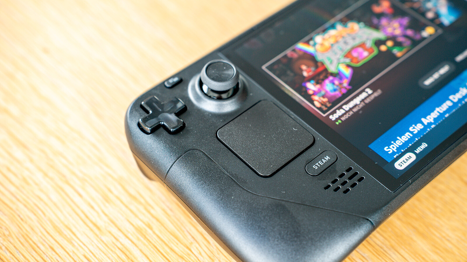 Das Steuerkreuz liegt weit links oben.