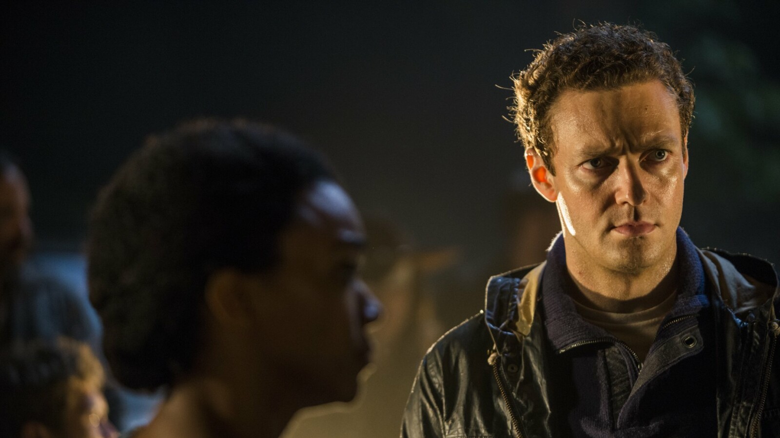 Aaron glaubt nicht, was er sieht.