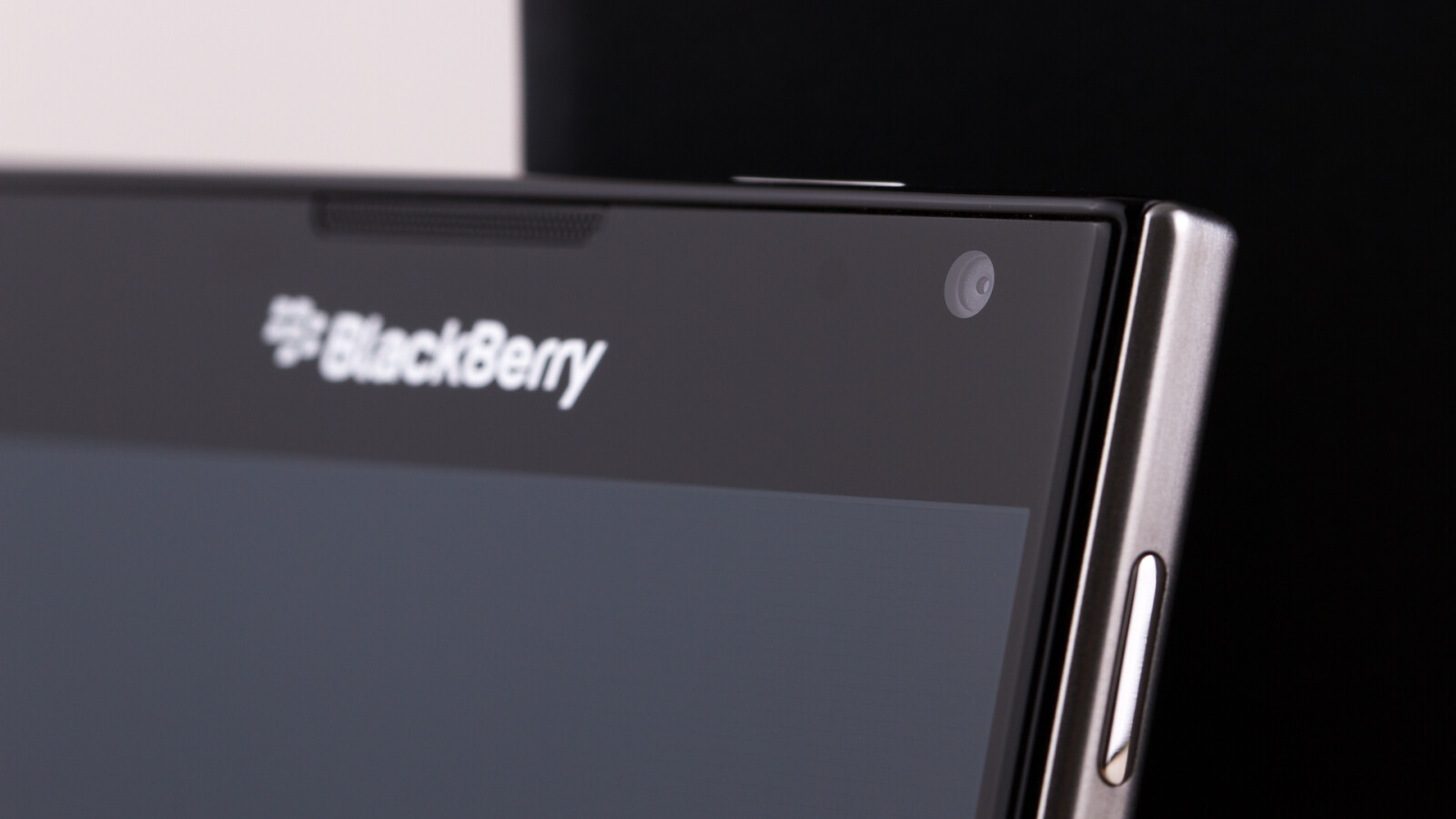 Die Frontkamera des BlackBerry Passport bietet eine Auflösung von zwei Megapixeln.