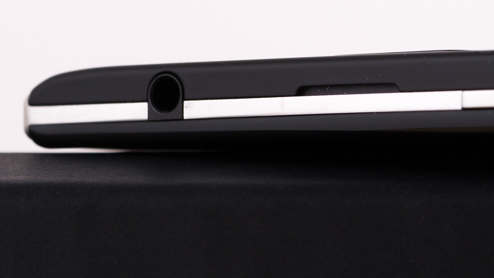 An der Oberseite bietet das BlackBerry Passport einen Kopfhöreranschluss.