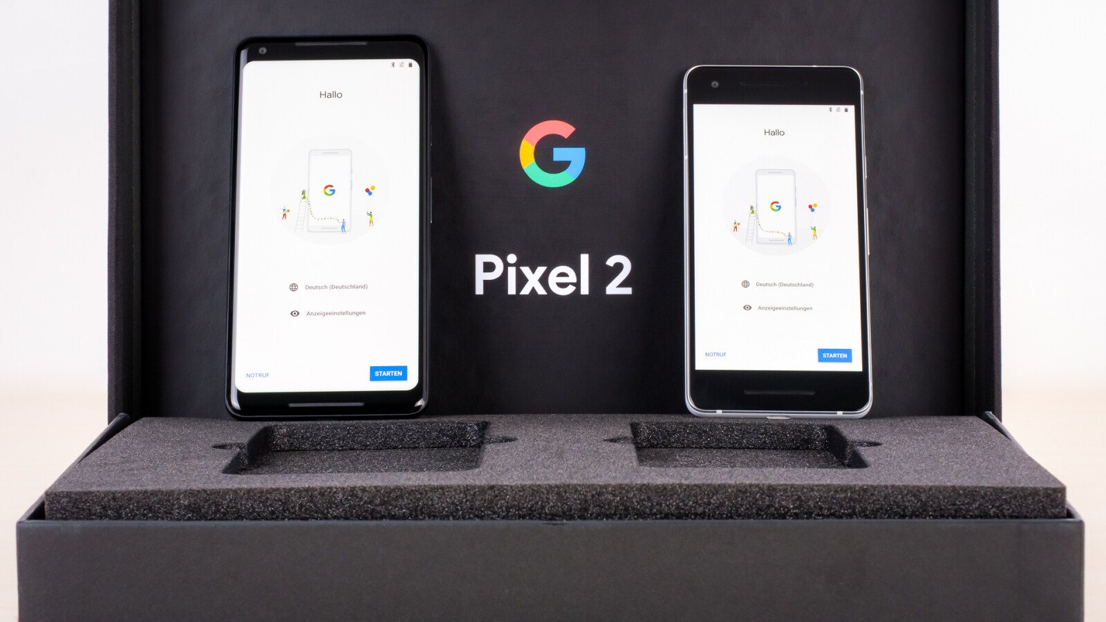 Das Google Pixel 2 XL und das Pixel 2 sind ebenfalls dabei.