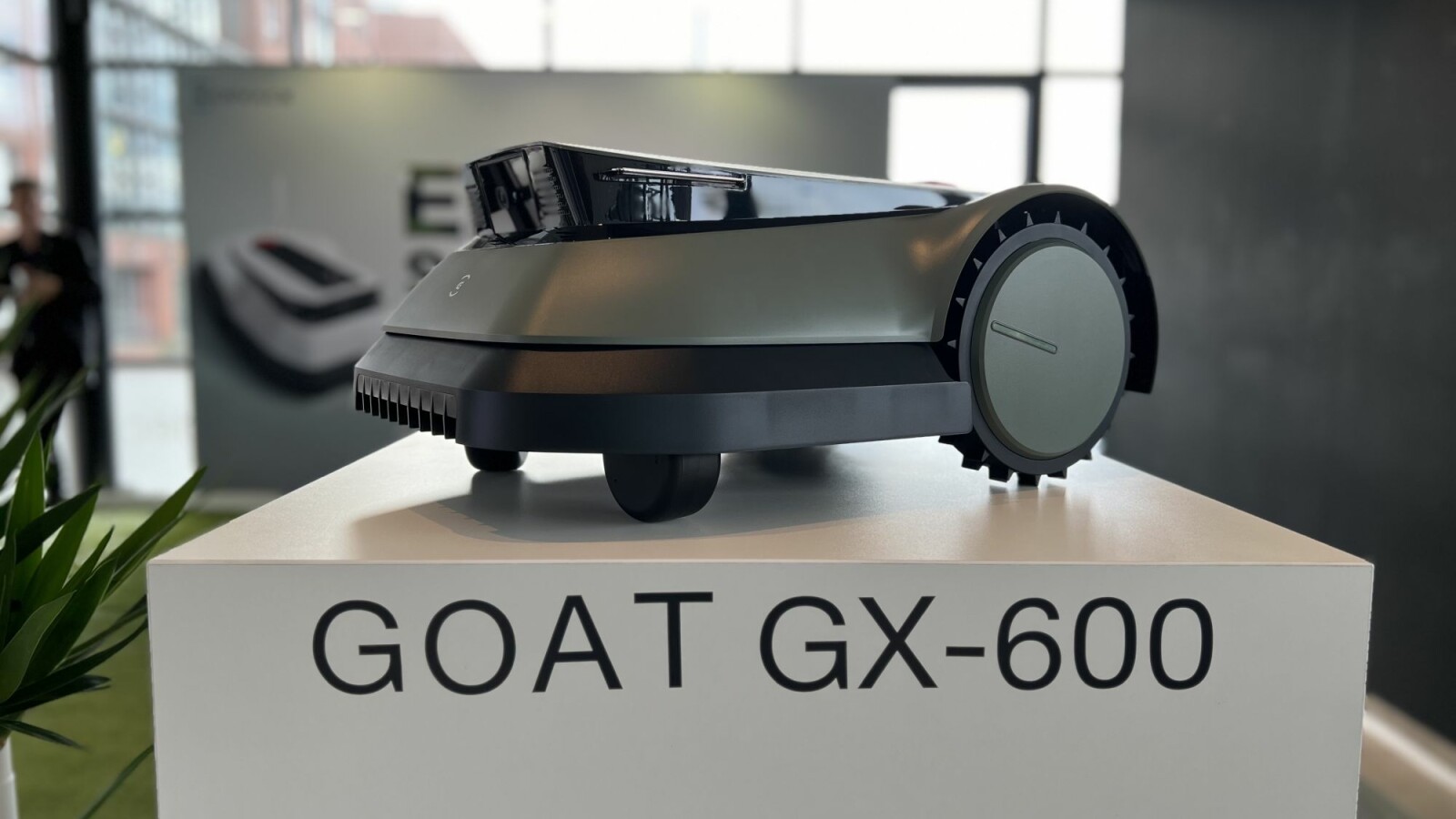 Ecovacs Goat Gx Der M Hroboter Mit Saugroboter Sichtnavigation