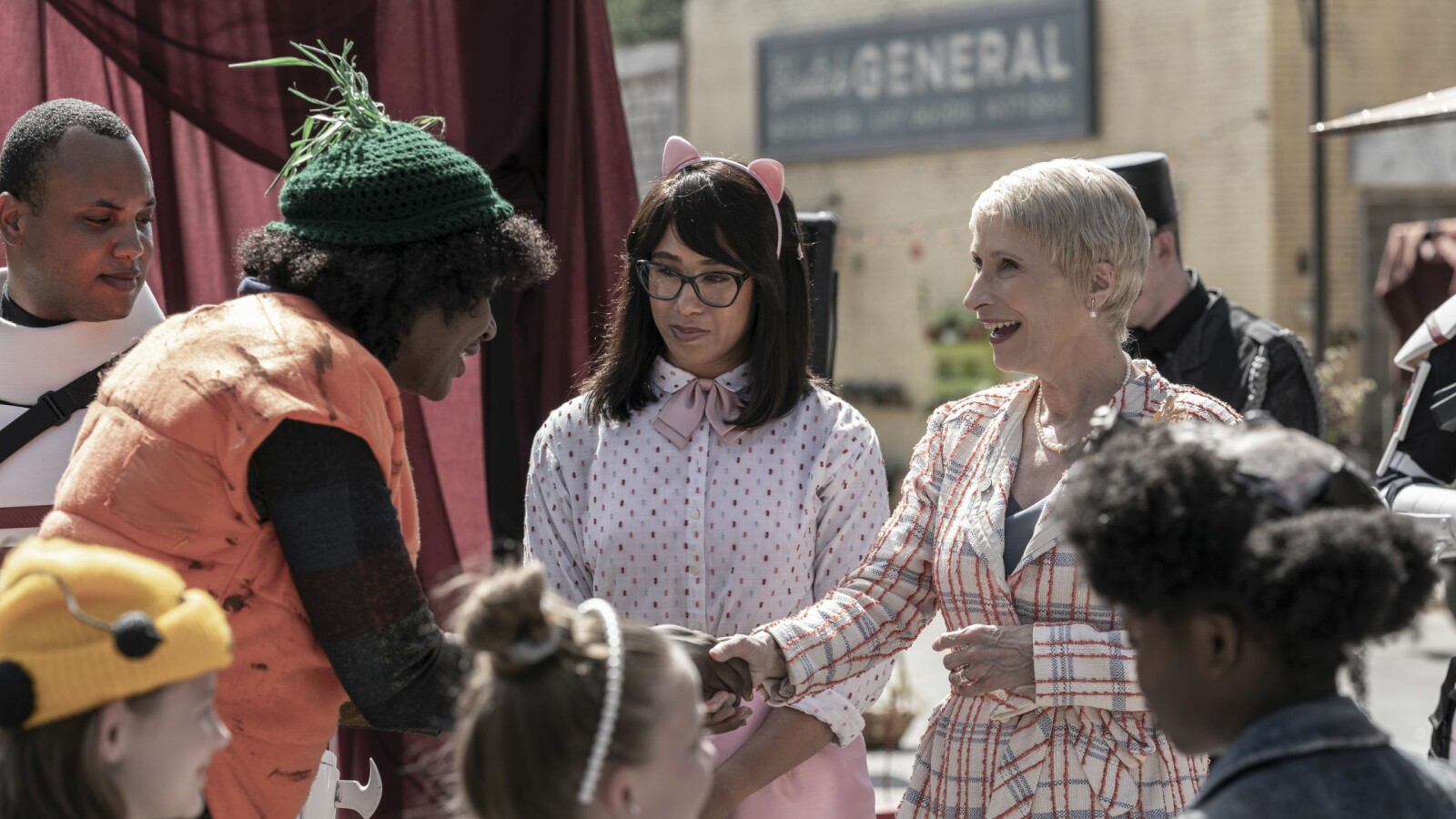 The Walking Dead Staffel 11: Pamela Milton mischt sich unter das Volk.